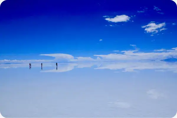 Foto surrealista tirada no Salar de Uyuni
