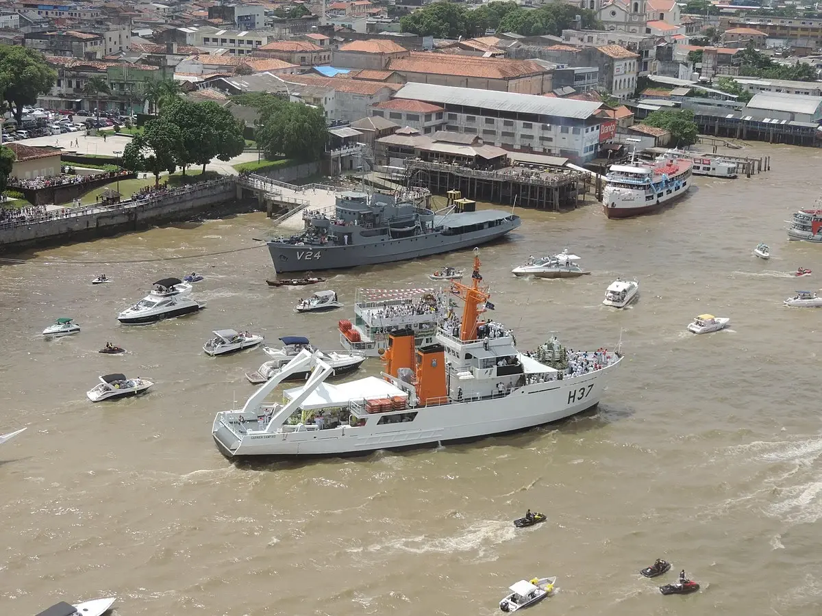 Romaria Fluvial no Círio de Nazaré, Belém, Pará (Fonte: Marinha do Brasil, via Wikimedia Commons)