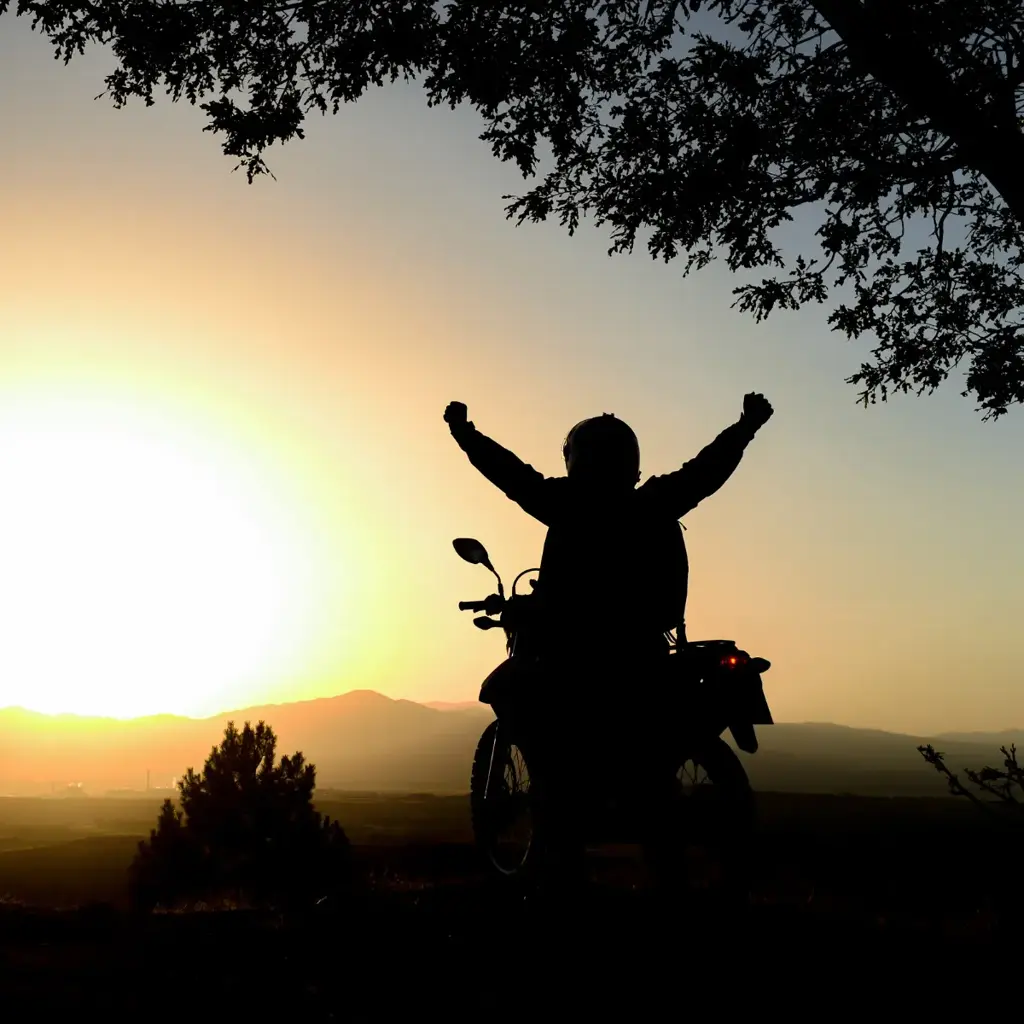 imagem capa do post Vai viajar de moto? Faça o seu seguro viagem com a Real!