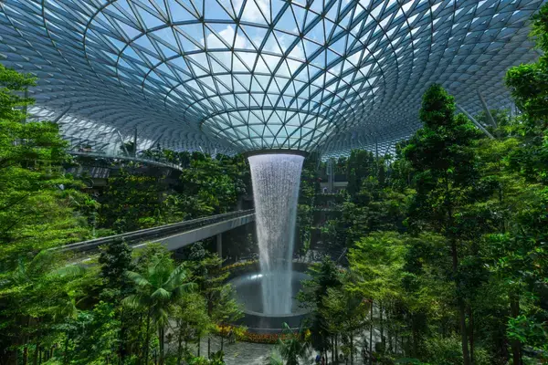 Cascata artificial em Jewel Changi Airport