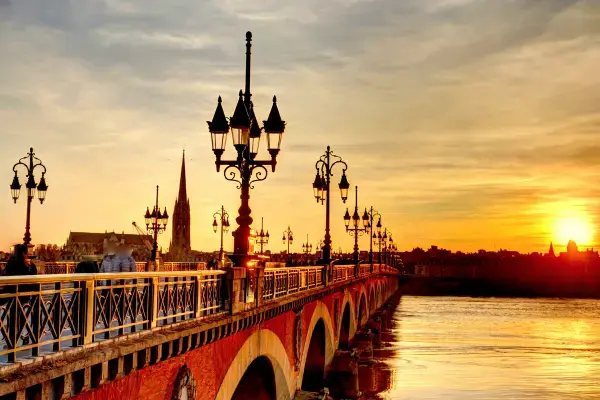 Bordeaux, França. Fim de tarde vista da ponte