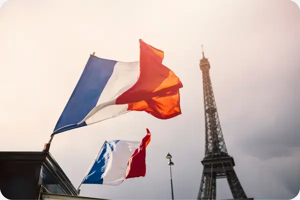 bandeira francesa ao vento