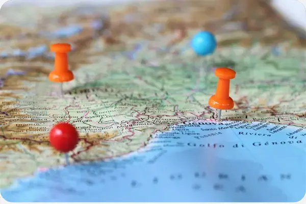 mapa com pin mstrando um roteiro