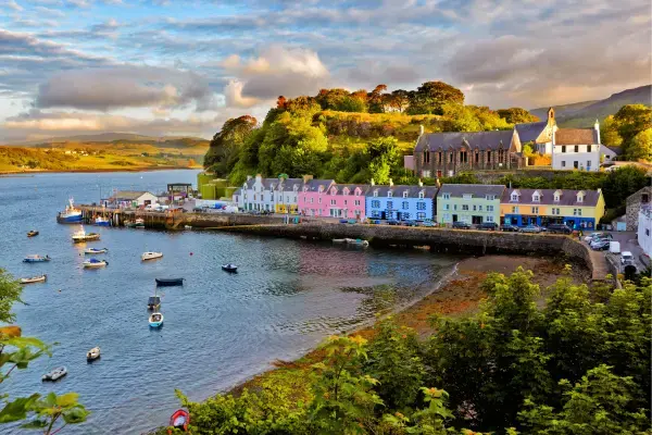 Vista de Portree, Ilha de Skye, Escócia