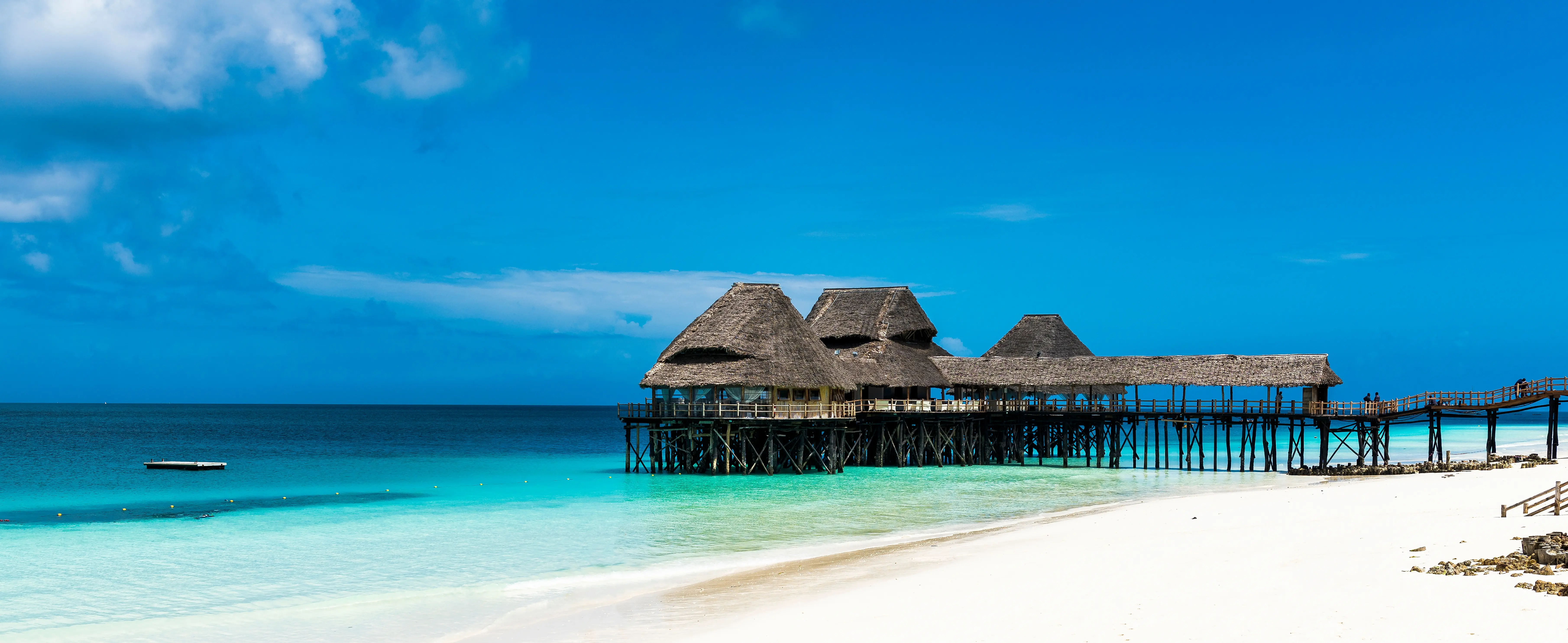 bangalôs em zanzibar, tânzania (Fonte: Adobe Stock)
