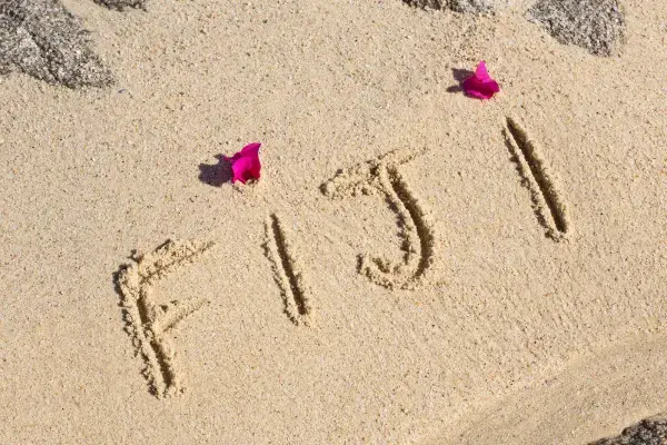 Fiji escrita em areia de praia