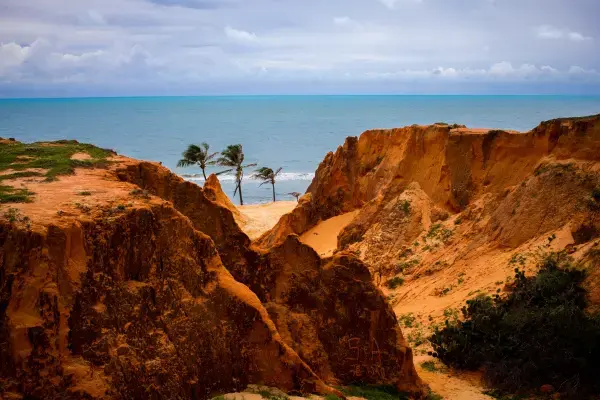 Praia de Morro Branco em Beberibe, Ceará (Fonte: Adobe Stock)