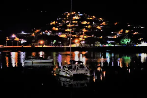 Vista das luzes nortunas na cidade de São Félix, Bahia (Fonte: Canva)