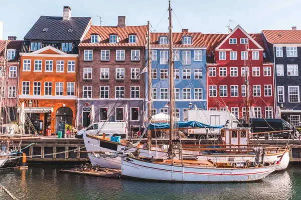Prédios coloridos em Copenhague, a capital da Dinamarca
