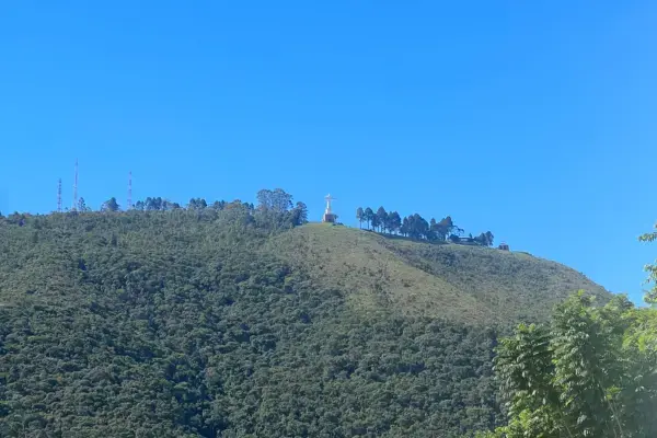 Vista do Cristo a partir do Hotel Sesc Poços de Caldas (Fonte: Arquivo Pessoal)