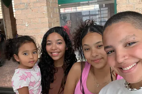 4 mulheres de diferentes idades fazendo selfie no Museu Catavento (Fonte: Arquivo Pessoal)