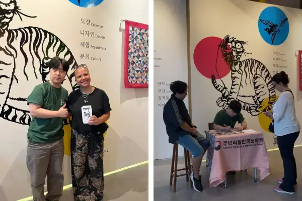 artista posado para a foto com exposição Coreana no Brasil