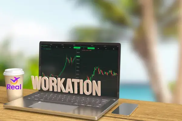 imagem de um laptop em cima de uma mesa e ao lado um copo de café