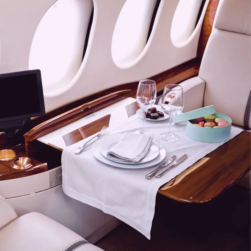 imagem capa do post Como é Voar na Primeira Classe: benefícios, custos e mais! 