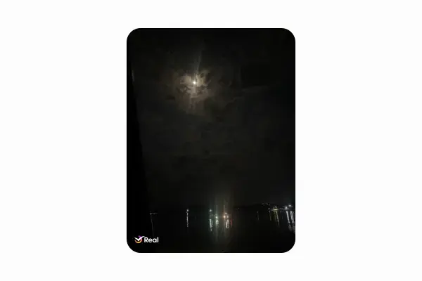 visão da balsa, atravessando o rio