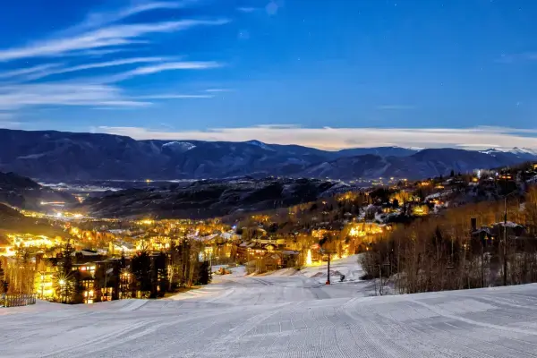 cidade de aspen, nos estados unidos, durante o inverno