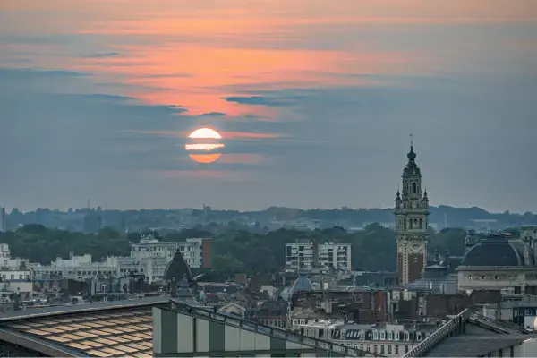 Cidade e céu de Lille, França