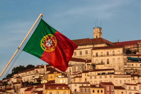 Portugal e bandeira (Fonte: Canva)