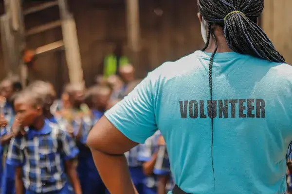 Mulher participando de voluntariado