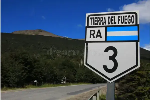 Sinal de trânsito rota estrada 3, Tolhuin perto de Ushuaia, Terra do Fogo, Patagônia, Argentina, América do Sul