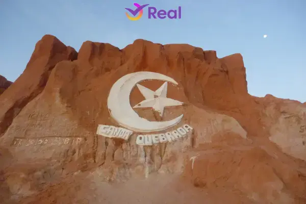 Lua e Estrela nas falésias de Canoa Quebrada