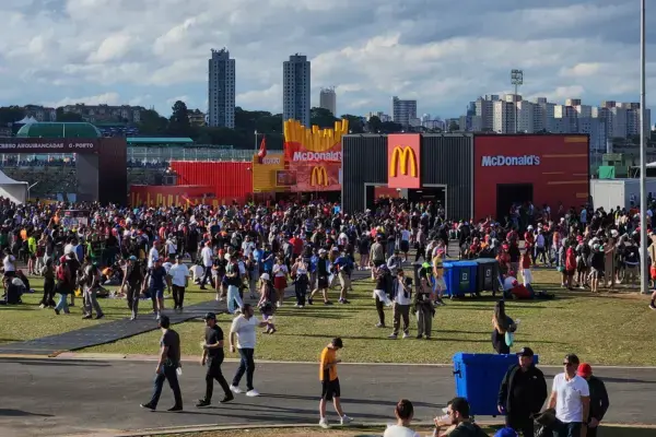 Público na área de convivência do GP de São Paulo em Interlagos