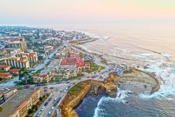 Vista panorâmica da praia La Jolla Cove