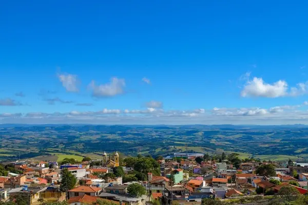 vista aérea da cidade de são thomé das letras