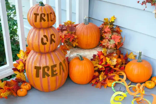 Decoração de Halloween com abóboras no outono nos EUA.