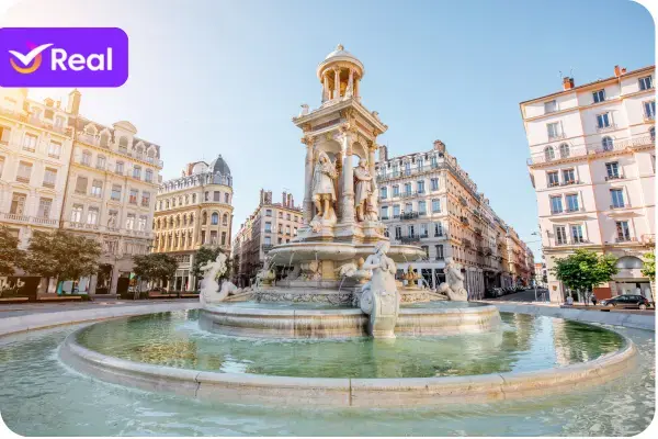 Um chafariz em Velha Lyon, França