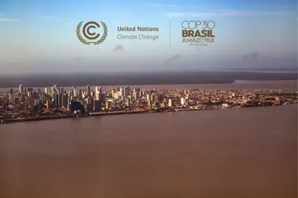 Vista de Belém, Pará, e logo da COP 30 (Fonte: Canva)