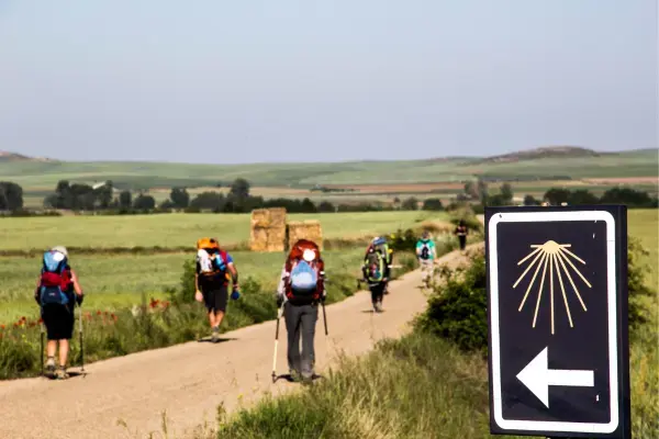 Peregrinos a caminho de Santiago de Compostela