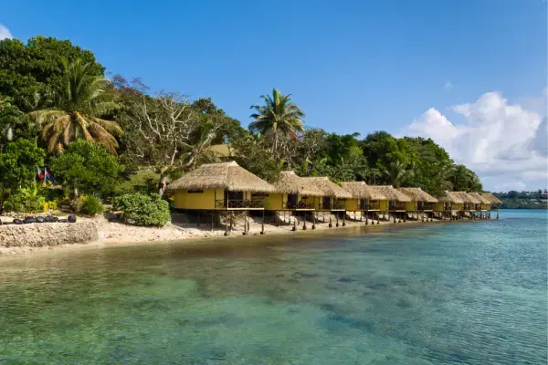 Bangalôs em Iririki Island em Vanuatu (Fonte: Canva)