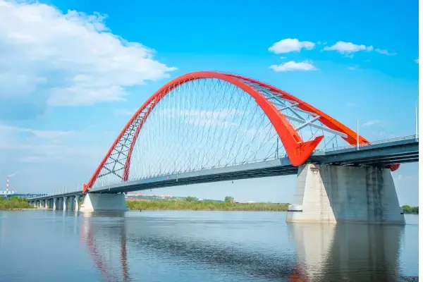 pponte svalbard, na noruga. céu limpo e azul apesar das baixas temperaturas