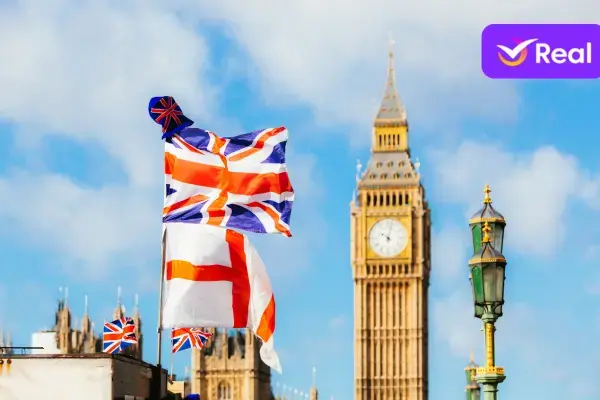 Bandeiras em primeiro plano, Inglaterra, Londres com o Bih Ben ao fundo.