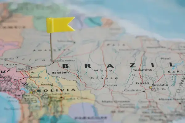 Mapa do Brasil representando viagens interestaduais com ID Jovem