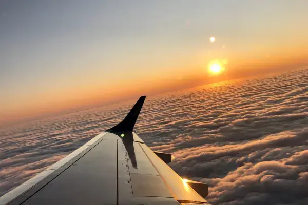Nuvens vistas de janela de avião
