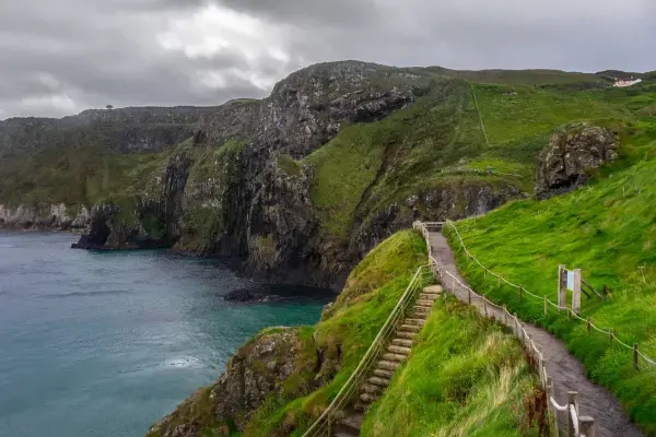 Irlanda do Norte – Carrick-a-Rede Rope Bridge (Fonte: Canva)