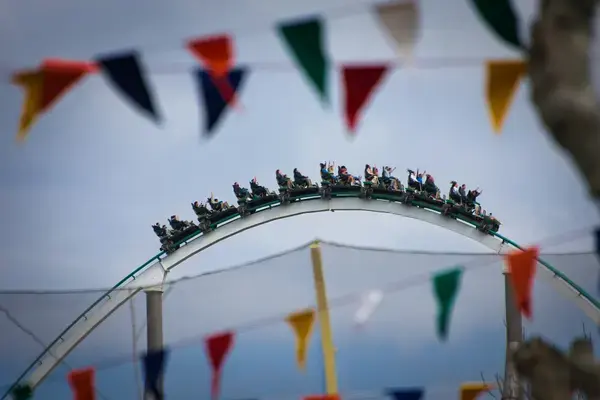 Montanha-russa do PortAventura World, parque temático na Espanha