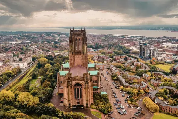 Vista panorâmica de Liverpool a partir da torre da Catedral Anglicana