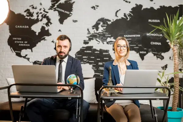 Agentes de viagem (Fonte: Canva)