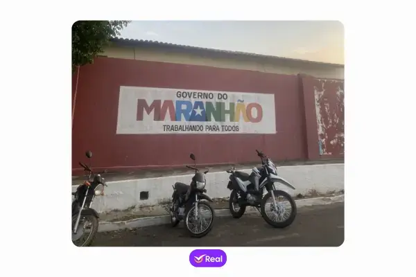 foto de um muro com a logo do governo do maranhao