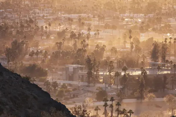 Vista aérea de Indio, cidade do deserto da Califórnia onde acontece o Coachella
