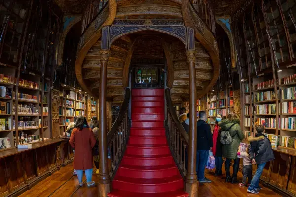Interior da Livraria Lello, em Porto